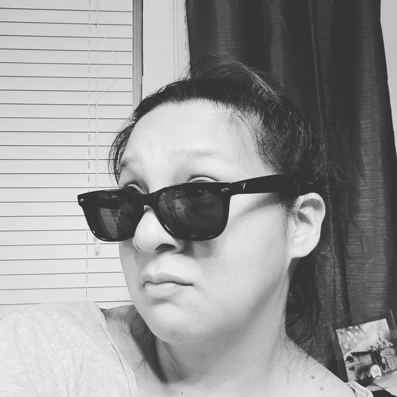 Meet your Posher, Roxanne - Picture 1 of 1